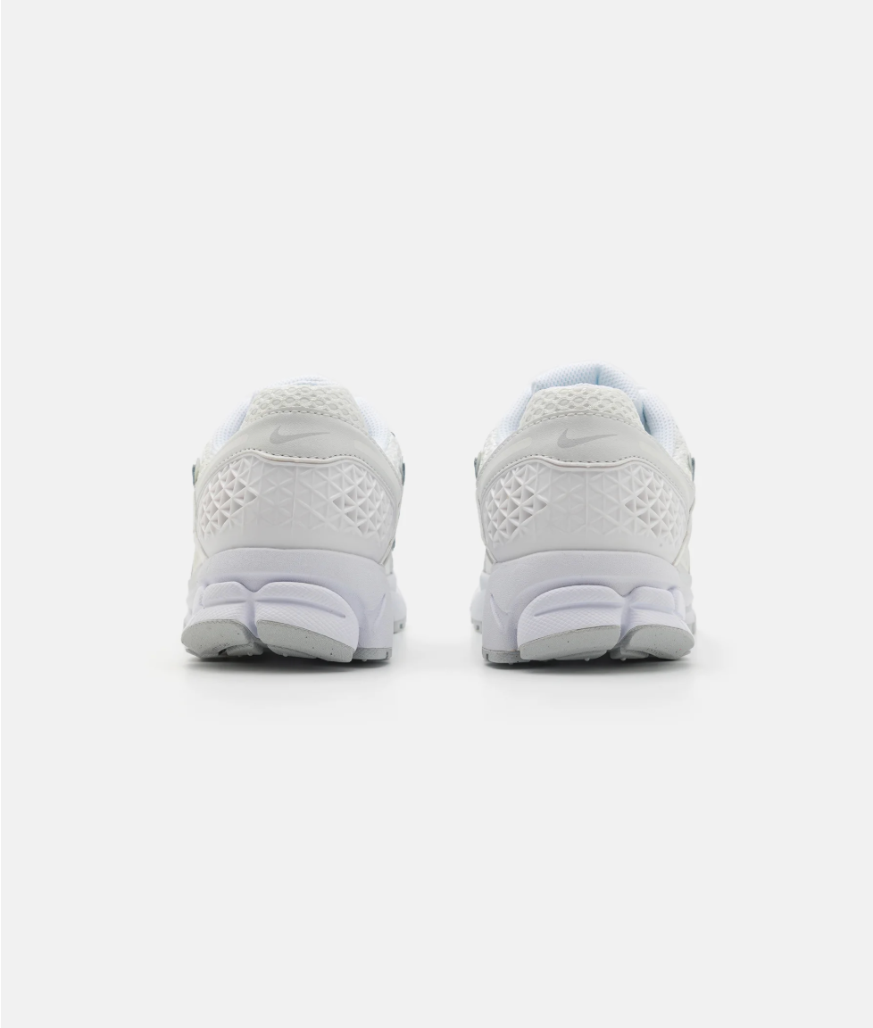NIKE ZOOM VOMERO 5