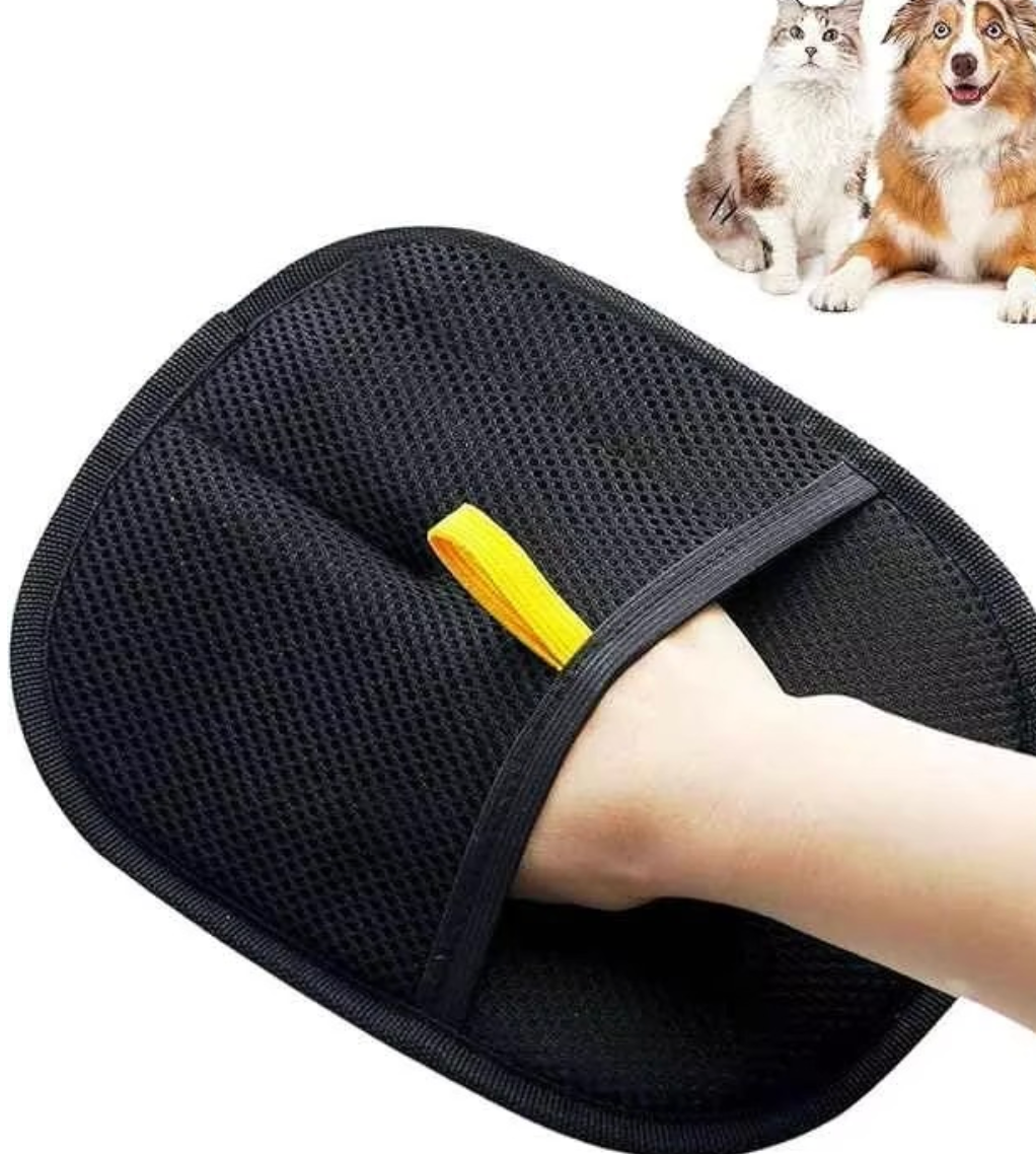 Pet grooming gloves